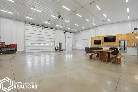886 Henik Road Mount Vernon IA 52314
