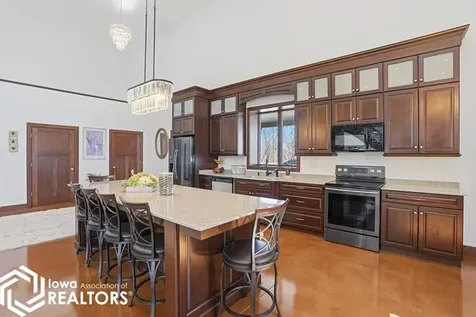 886 Henik Road Mount Vernon IA 52314