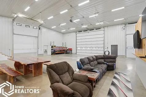 886 Henik Road Mount Vernon IA 52314