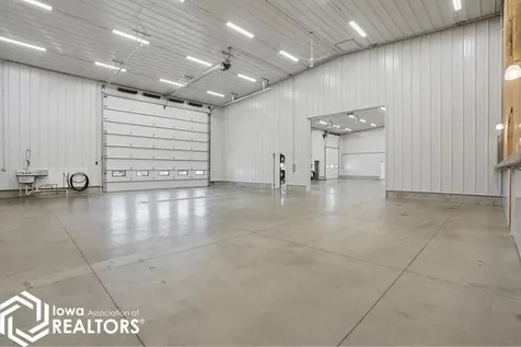 886 Henik Road Mount Vernon IA 52314