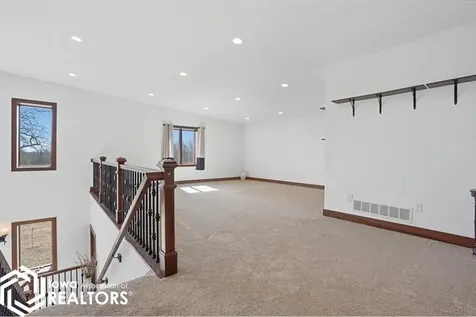 886 Henik Road Mount Vernon IA 52314