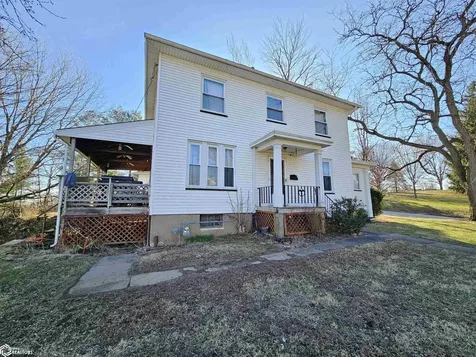 212 S 7th Street Burlington IA 52601