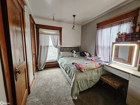 212 S 7th Street Burlington IA 52601