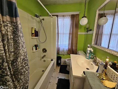 212 S 7th Street Burlington IA 52601