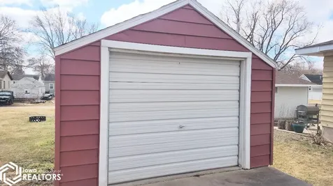 935 11th Street NE Mason City IA 50401