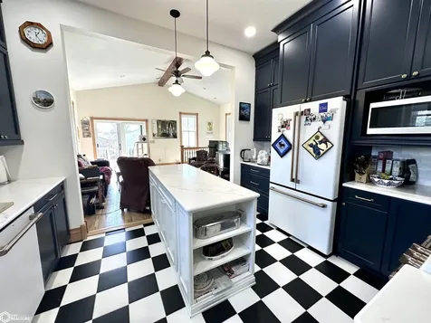 1316 4th Avenue Grinnell IA 50112