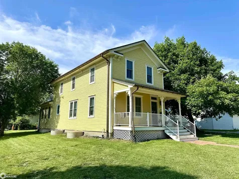 1316 4th Avenue Grinnell IA 50112