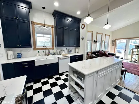 1316 4th Avenue Grinnell IA 50112