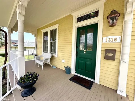 1316 4th Avenue Grinnell IA 50112