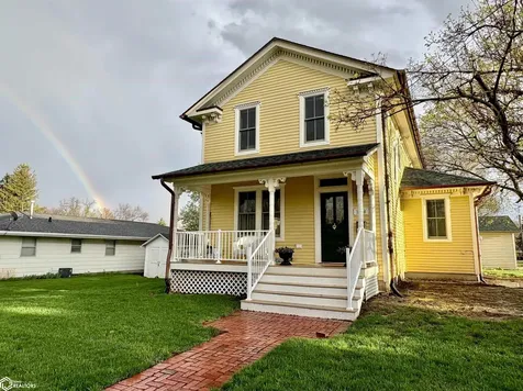 1316 4th Avenue Grinnell IA 50112