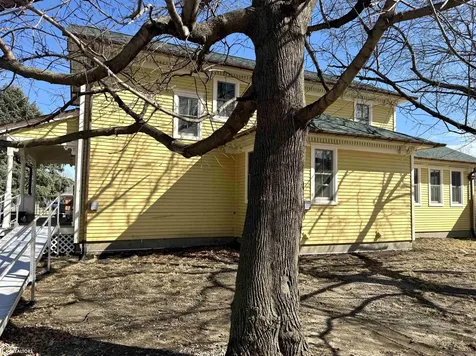 1316 4th Avenue Grinnell IA 50112