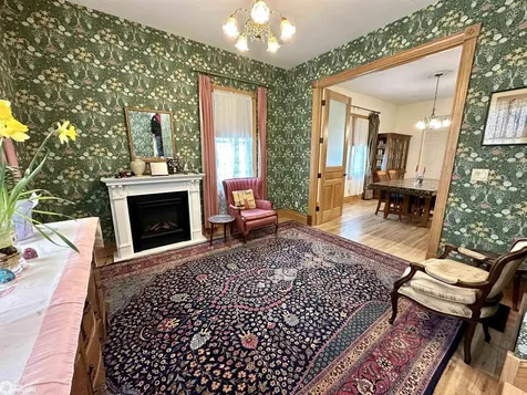 1316 4th Avenue Grinnell IA 50112