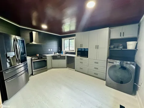 1305 & 1308 Holiday Lane Brooklyn IA 52211