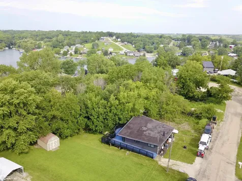 1305 & 1308 Holiday Lane Brooklyn IA 52211