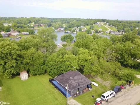 1305 & 1308 Holiday Lane Brooklyn IA 52211