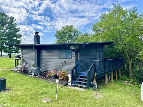 1305 & 1308 Holiday Lane Brooklyn IA 52211