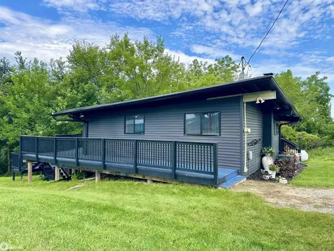 1305 & 1308 Holiday Lane Brooklyn IA 52211