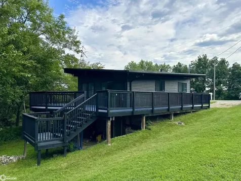1305 & 1308 Holiday Lane Brooklyn IA 52211