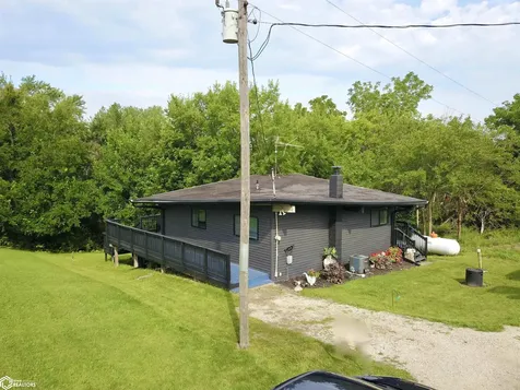 1305 & 1308 Holiday Lane Brooklyn IA 52211