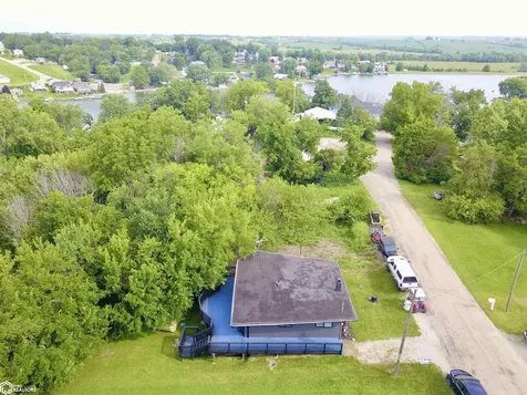 1305 & 1308 Holiday Lane Brooklyn IA 52211