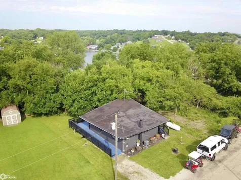 1305 & 1308 Holiday Lane Brooklyn IA 52211