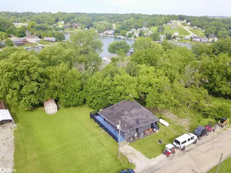1305 & 1308 Holiday Lane Brooklyn IA 52211