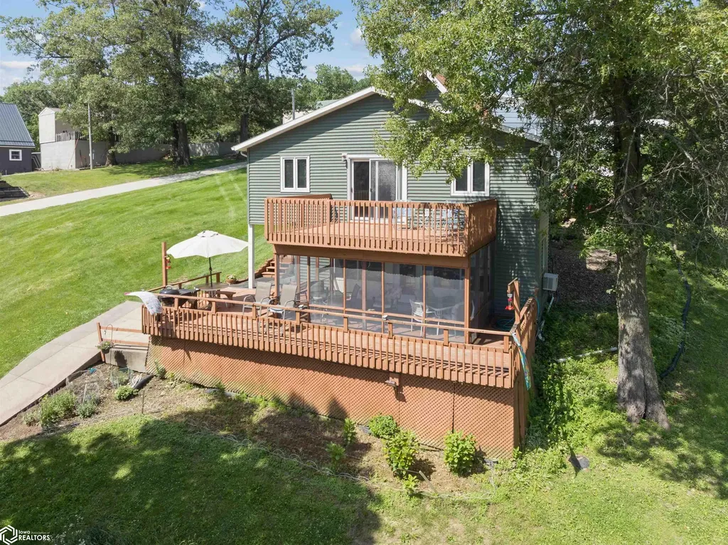 111 Elm Road Montezuma IA 50171-8424