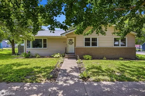 209 N Walnut Street Winfield IA 52659