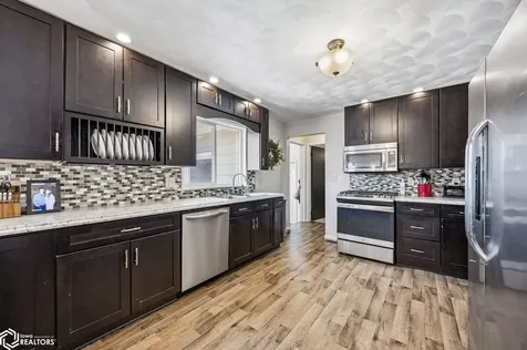 209 N Walnut Street Winfield IA 52659