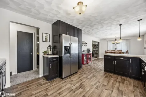 209 N Walnut Street Winfield IA 52659