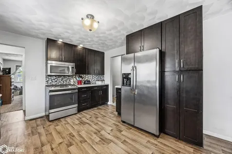209 N Walnut Street Winfield IA 52659