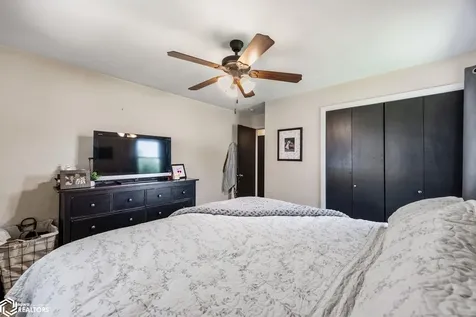 209 N Walnut Street Winfield IA 52659