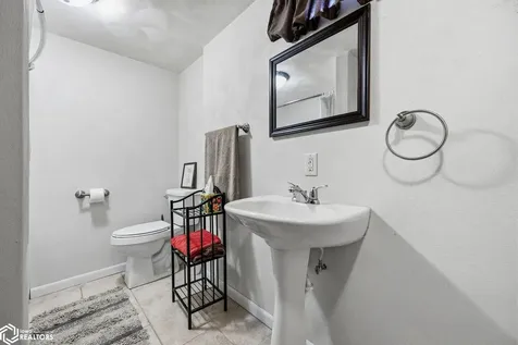 209 N Walnut Street Winfield IA 52659