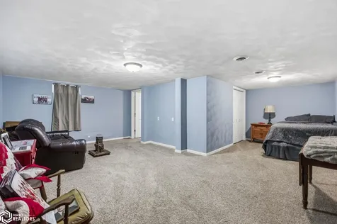 209 N Walnut Street Winfield IA 52659