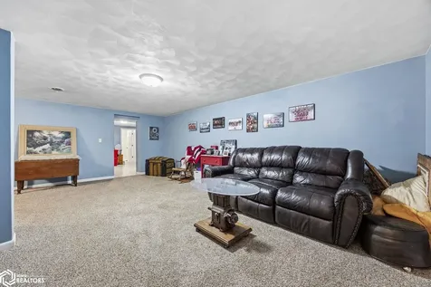 209 N Walnut Street Winfield IA 52659