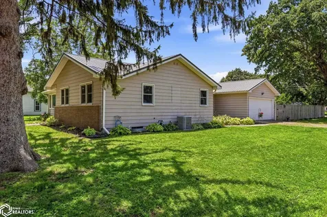 209 N Walnut Street Winfield IA 52659
