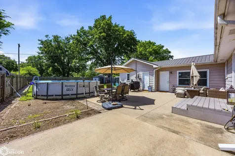 209 N Walnut Street Winfield IA 52659