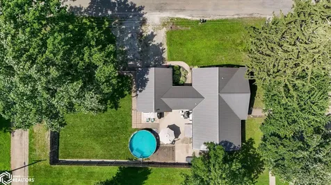 209 N Walnut Street Winfield IA 52659