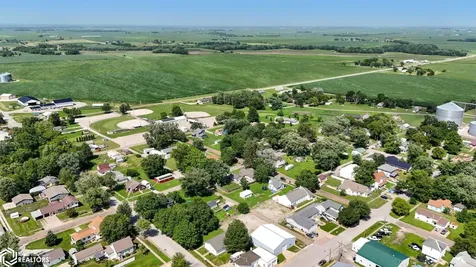 209 N Walnut Street Winfield IA 52659