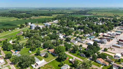 209 N Walnut Street Winfield IA 52659
