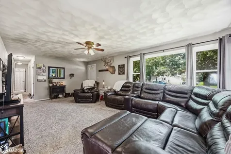 209 N Walnut Street Winfield IA 52659