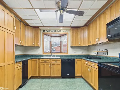 910 1st Avenue E Oskaloosa IA 52577