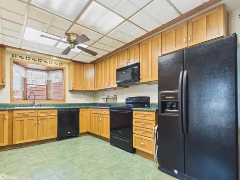 910 1st Avenue E Oskaloosa IA 52577