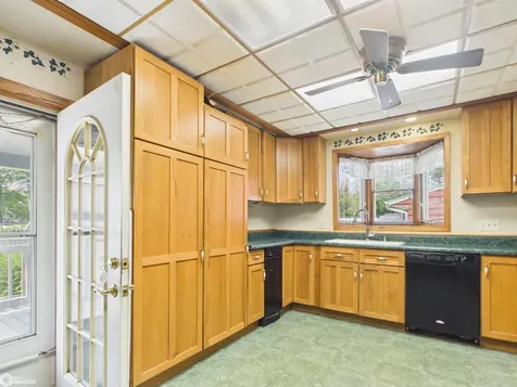 910 1st Avenue E Oskaloosa IA 52577