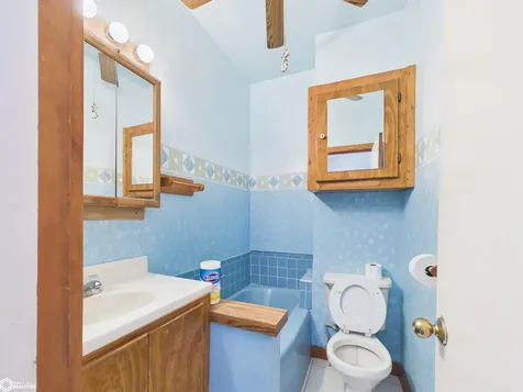910 1st Avenue E Oskaloosa IA 52577