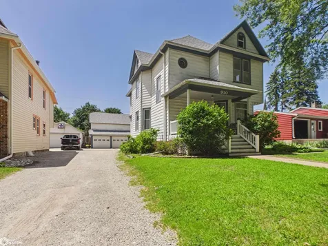 910 1st Avenue E Oskaloosa IA 52577