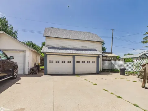 910 1st Avenue E Oskaloosa IA 52577