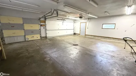 1112 W State Street Mason City IA 50401