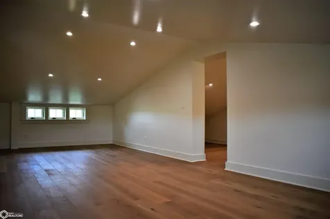 710 Park Avenue Iowa Falls IA 50126