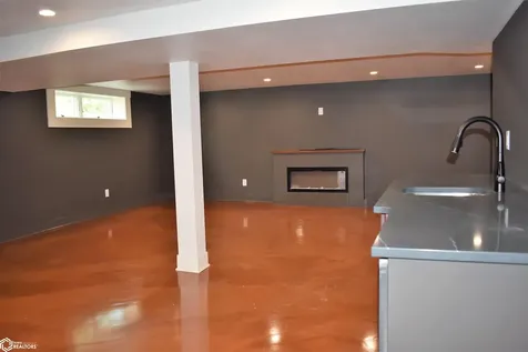 710 Park Avenue Iowa Falls IA 50126